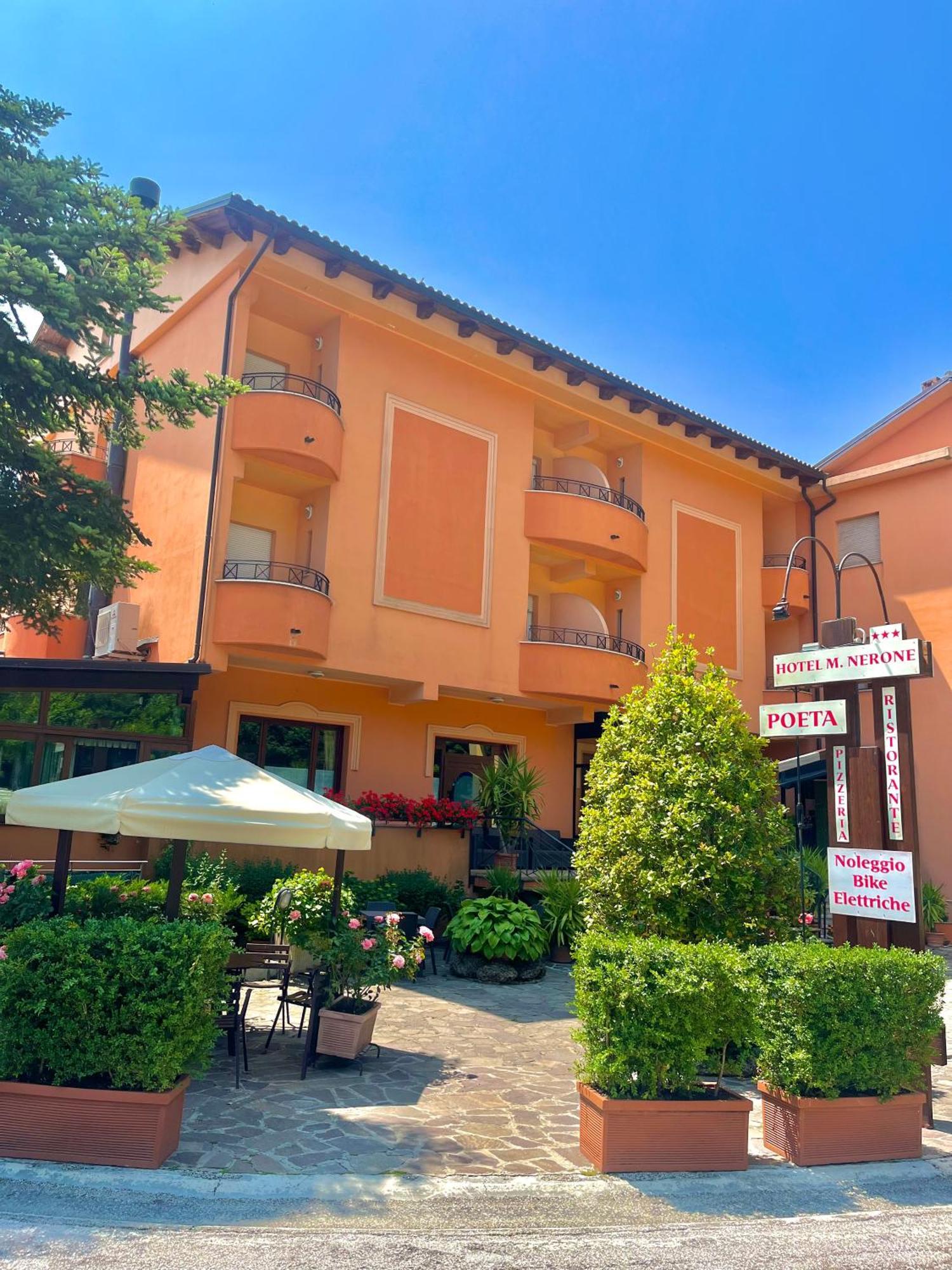 Hotel Ristorante Montenerone Apecchio Exterior photo
